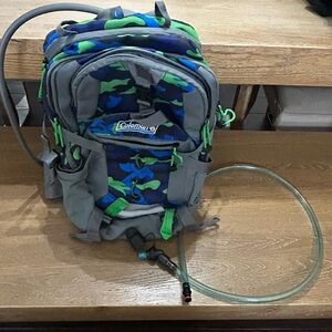 Coleman Kids' Blue Camouflage Hydration Hiking Backpack 32 Oz NWOT